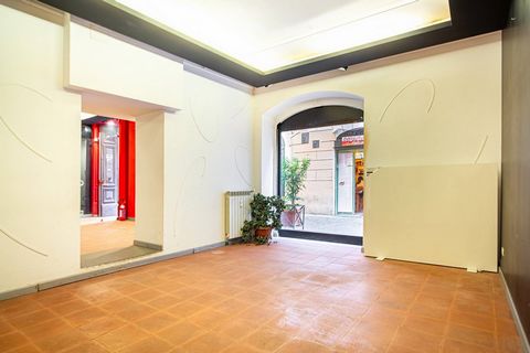 In the tridente area of Rome, more precisely in Via dei Greci, which connects Via del Corso with Via del Babuino, where artists such as Canova and Fontana lived, we exclusively offer the sale of a C1 space on two levels with two windows on the street...