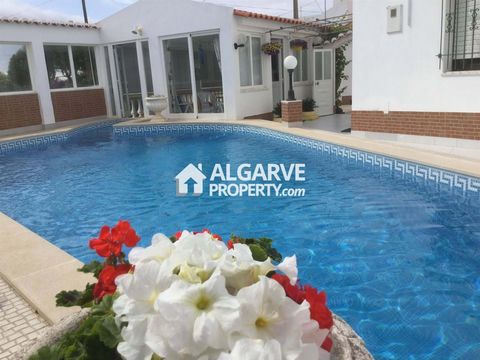 Located in Vila do Bispo. Villa composed of ground floor and 1st floor, located in Quinta dos Arcos on the outskirts of the picturesque village of Sagres, Vila do Bispo county. Composed of two villas and three independent annexes, with nine bedrooms,...