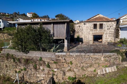 Located in Penafiel. This charming 2+1 bedroom farm is located in Canelas, Penafiel, integrated into the stunning landscapes of the Douro Valley. The Quinta presents itself as an exceptional opportunity for those looking for an idyllic retreat among ...