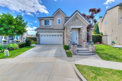 Welcome to your dream home nestled in the desirable Trail Ridge neighborhood of Ladera Ranch, a tranquil cul-de-sac setting. This home is an entertainer’s paradise, boasting a backyard designed for unforgettable gatherings. Dive into your own private...