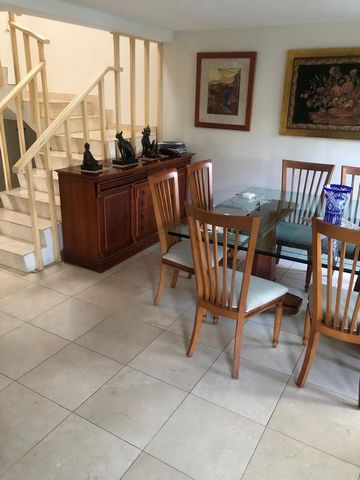 House for sale in Coyoacan condominium, Benito Juarez mayor's office completely remodeled marble floors. PRICE $8,300,000 227 meters construction near the Coyoacán tennis club, condominium with gardens 24/7 guard house electric gate. Cistern in the s...