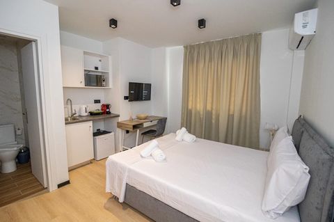 Descubre la vida urbana en su máxima expresión con estos 11 apartamentos céntricos en Atenas, que actualmente prosperan como el exitoso Airbnb.   ·         Ubicación ideal: A solo 200 metros de la calle más animada de Atenas y a 300 metros de la esta...