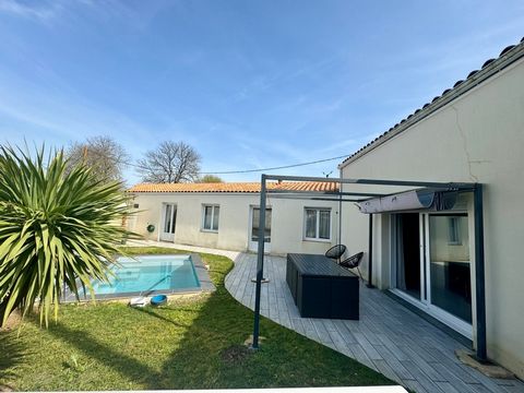 Dpt Charente Maritime (17), à vendre proche de TONNAY CHARENTE maison P5 de 120 m² - Terrain de 260 m² Mezzanine - Piscine