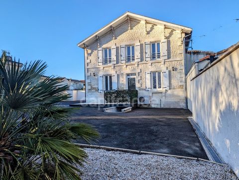 Dpt Charente (16), à vendre SEGONZAC Maison rénovée avec cour