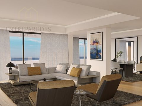 A vendre appartement de luxe de 4 chambres à São Félix da Marinha - avec grand balcon.500 mètres de la plage L'immeuble a été développé avec les concepts de DESIGN, pariant sur une image contemporaine avec l'excellence de la construction, permettant ...