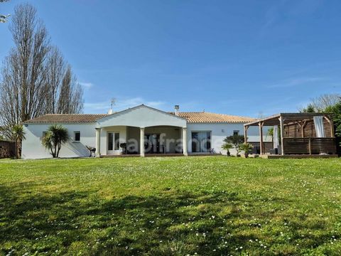 Dpt Charente Maritime (17), à vendre CORME ECLUSE maison 4 chambres - garage - Dépôt - Terrain de 5173 m²