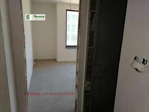 Yavlena sells two-bedroom apartment consisting of a living room with a kitchenette, two separate bedrooms, a bathroom with a toilet and a terrace. The apartment is located on the fourth floor and faces south / north. The building is new with Act 16 a...