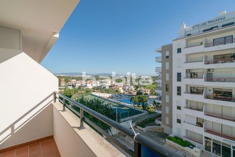 This studio apartment in Praia do Vau has so much potential. With a fantastic East facing balcony where you can sit and enjoy breakfast whilst taking in the morning sunlight. There is a kitchenette area big enough to have a small dining set next to t...