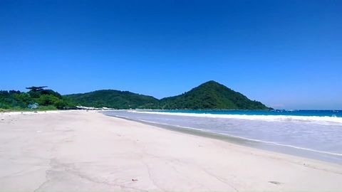 We are marketing a plot of land of 90,454 m2, located on the edge of Selong Belanak beach, one of the most beautiful beaches in the south of Lombok, the 