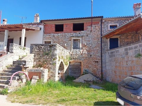 In the vicinity of Poreč, a terraced house with an area of 210 m2 is for sale, which extends over three floors, ground floor, first floor and high attic. Each floor has 70 m2 and they are connected to each other by an internal staircase. The roof is ...