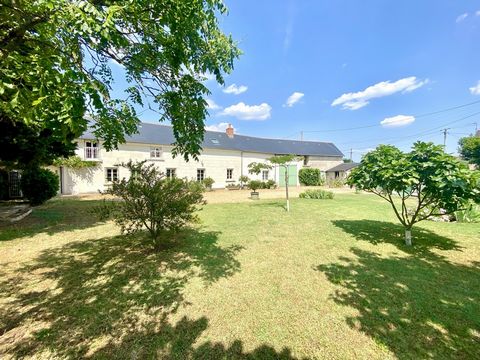 Charles-Antoine Mary and La Maison de l'Immobilier present a charming farmhouse of 175 m2 of living space (158 m2 Carrez law), nestled in a peaceful setting, only 5 minutes from the city center of Montreuil-Bellay and 15 minutes from Saumur and Fonte...