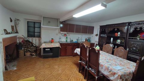 House located in Aldeia de Sta Margarida between the city of Castelo Branco and Penamacor, very easy access by the national road, in a very calm and pleasant area, very good for those who want and enjoy tranquility. House consisting of ground floor w...