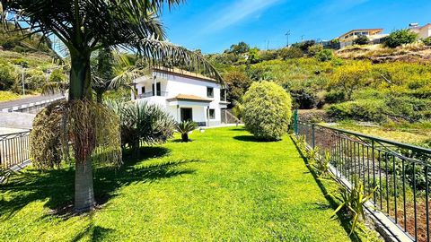 Detached House inserted in a lot of 860 m2 Located in a quiet area with sea view. Housing with little use, in excellent condition. You will enjoy a spectacular garden where you can also build a swimming pool. Closed garage On the lower floor you will...