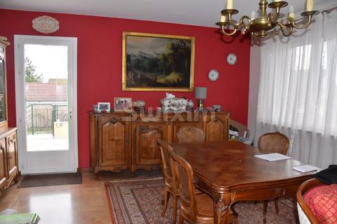 Ref 67904BJ: Dijon sector Pavilion 130 m2 on large fitted basement (220 m2). It includes a double living room opening onto a large terrace and veranda. Its three bedrooms are bright and the separate kitchen is functional. Pleasant land for this prope...