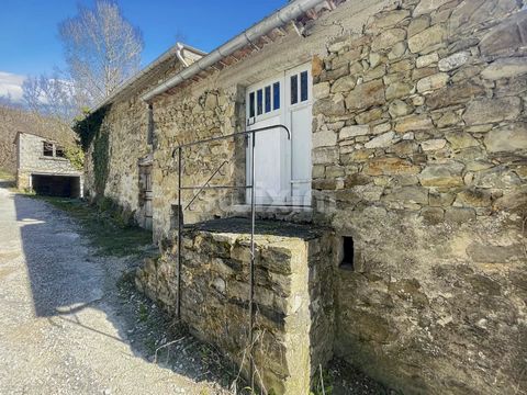 Ref: 1904FP - In a hamlet near Dieulefit, come and discover this building of 220 m2 of living space and its numerous development possibilities with its outbuildings. It benefits from 8000m2 of land, 6 ha of woods, a charming stream topped by a footbr...
