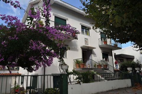 Villa with 13 bedrooms ideal to transform into a Hostel or Local Accommodation. Located in a noble area facing the Coura River, the villa also comprises a T0. Good access and a stunning view over the river. Come and see this excellent BUSINESS OPPORT...