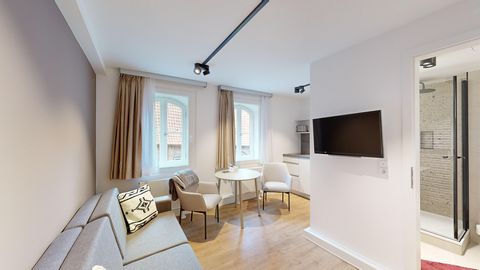 Our house has been in family ownership since 1912 and is centrally located in the historic city center of the Hanseatic city of Lüneburg. We offer 13 fully furnished 1-3 room apartments. 2 shared sofa bed Lüneburg is only 30 minutes (by train) and 50...