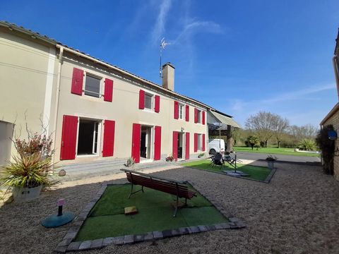 Situated in the heart of the Marais Poitevin countryside in a private, quiet and bucolic location, this beautiful semi-detached house has been renovated with taste, taking into account energy efficiency. The property is B-rated, making it a rare find...
