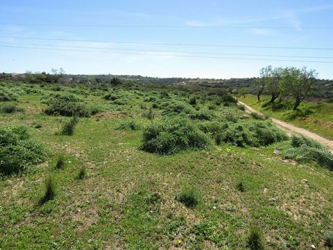 Rustic land, flat, with 10120 m2, with good sun exposure. It is located in Vale da Ursa, very close to Guia. For those who like the countryside and agriculture, it is a great land to be implanted, for example, a carob orchard.