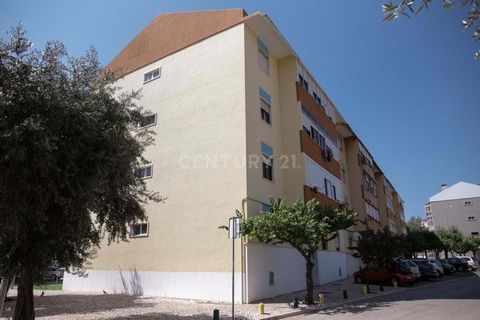 T1 fully REFURBISHED in Póvoa de Santo Adrião! We present the most tastefully decorated 1 bedroom apartment in Olival de Basto, completely renovated to debut, with quality finishes, where everything was thought out, maintaining its original design gi...