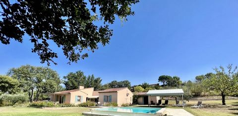 At the edge of the village of Goult, enjoying a splendid view of the Luberon, Goult, Menerbes...property consisting of a lovely family house and a convertible outbuilding for a total area of 310 m2. The closed ground of 6391 m2 is landscaped around t...