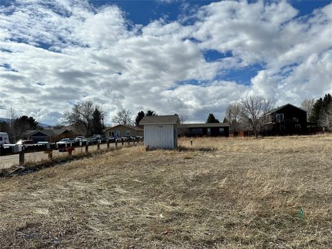 Vacant lot perfect for your custom, modular, or manufactured home. Nice views and only 5 minutes to downtown Livingston. Park nearby in the Green Acres neighborhood. Both lots 7 and 8 may be purchased together. See MLS# 390558