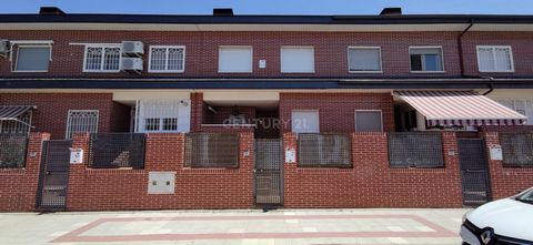 Are you looking to buy a 5-bedroom home in Getafe? We offer you the opportunity to acquire this property with a built area of 156 m2. Distributed as follows: BASEMENT Room of 10 m2 with access from the house to the private garage. STREET PLAN Living ...