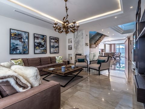 Elegance and charm The much sought after villa neighbourhood of San Pawl tat Targa is home to this lovely semi detached property located in a tranquil street amidst other similar properties and within easy walking distance to all amenities. Built on ...