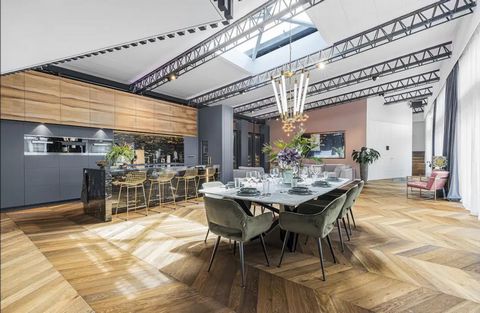 Welcome to PRIME x EL PATIO in Munich! This unique commercial loft has been specially converted for luxury accommodation and is the starting point for exploring Munich. With the ideal location, just a few minutes from the city center, it offers you t...