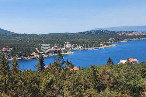 Building land for sale on the north side of the island of Hvar with an area of 15,738 m2. The land has a beautiful view and extends all the way to the sea. The smallest area of the project in the construction area of the hotel is 3,500 m2. On the bui...