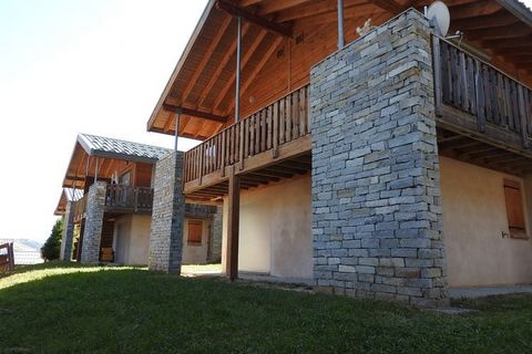 The comfortable Chalet in La Norma, is perfect for families with children as it provides you with a high chair. This chalet has accomodation on ground floor and first floor with 2 bedrooms for 4 persons. It is located just 400 meters from the ski lif...