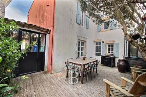 House located in the heart of Ars-en-Ré, with undeniable charm and composed of an entrance hall, a living room with functional fireplace, a dining room and a kitchen. Upstairs there is a bathroom and 3 bedrooms, one of which has its own shower room. ...