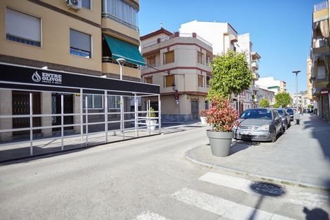 Property for sale, located a few meters from one of the main avenues of the town, Avenida de la Constitución and close to the park, in an area full of life, with all the necessary services. ~~This apartment has three fairly spacious bedrooms, two of ...