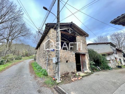 Beautiful barn of 133 m2 on two levels in the ancient village of Montegut-Plantaurel, 20 minutes from Foix and Mas d'Azil. The building permit and its change of destination to a residential house had been validated by the town hall. Municipal parking...