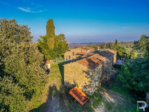 In the heart of the enchanting Tuscan countryside, nestled between the towns of Siena and Cortona, more precisely in Sinalunga, a place that is extremely popular with tourists and offers the perfect blend of natural charm and cultural richness, lies ...