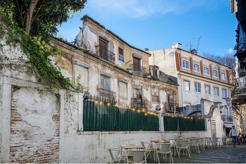Looking for the rare pearl, a historic palace in a place of exception of the city of Lisbon with viability of construction assured ? Welcome to your future haven of charm in the historic heart of Lisbon, located on the stunning Travessa de São Bartol...