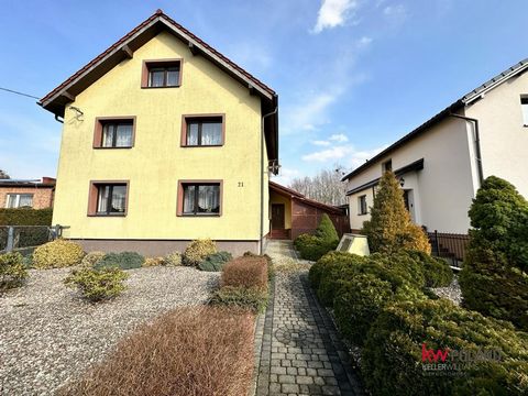 Top 0% Buyer Commission Offer I invite you to familiarize yourself with the sale offer of a detached house in Pilchowice. The house has an area of 200 m2 and is located on a plot of 588m2. It has 3 residential levels, each with an independent entranc...