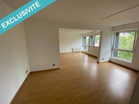 Exclusive! You're sure to fall in love with this beautiful apartment with a surface area of ??approximately 120 m2 located on the 4th floor of a residence with elevator, close to all amenities and Lake Creutzwald. The apartment has a cellar of 3.5 m2...