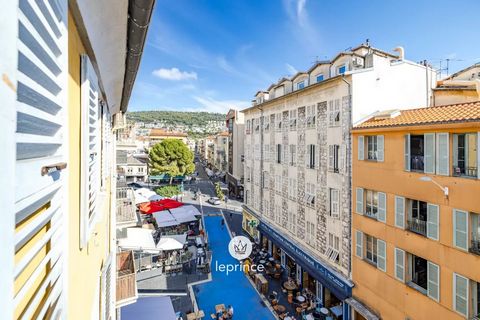 Nice Place du Pin: On Rue Bonaparte, a 4-room apartment spanning 63 square meters (approximately 678 square feet) with a balcony on the top floor of a renovated building in the heart of the vibrant and sought-after neighborhood known as the 