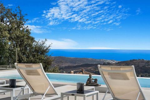 Magnificent Villa with Breathtaking view Marbella East – La Mairena Escape to this stunning villa with infinity pool and breathtaking unparalleled views in Marbella East - La Mairena. In a calm and relaxing environment and at the same time close to t...