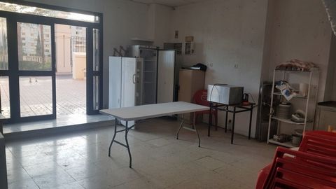 Commercieel pand te koop in Benidorm Avenida L Aigüera 5800 m van oppervlakte 13800 m2 terras 2 badkamers eigendom om te renoveren tegels Extra39s water elektriciteit terras bussen medische centra scholen ziekenhuizen parken supermarkten vrij uitzich...