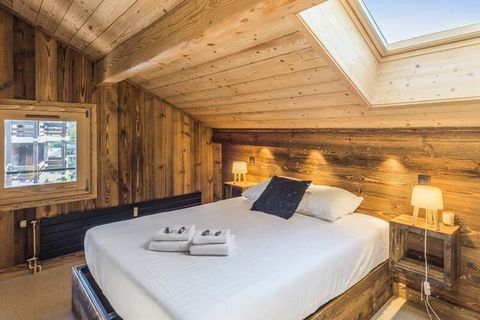 Este confortable alojamiento con dos dormitorios y balcón tendrá capacidad para 100 personas. 6 personas para una cálida estancia en Megève. Perfectamente ubicado &àgrave; A pocos pasos del teleférico de Rochebrune, este apartamento es ideal para des...