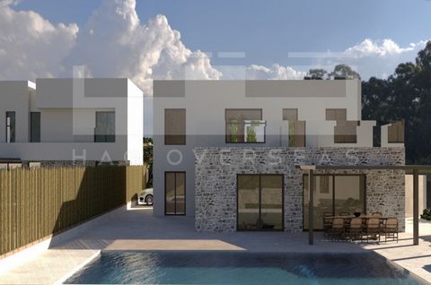 Deze prachtige villa in aanbouw is gelegen in het gewilde dorp Kefalas, in de pittoreske regio Apokoronas van Chania, Kreta. Gelegen op een privéperceel van 850 m2, biedt de villa een royale leefruimte van 215 m2, ontwikkeld over drie niveaus. De vil...