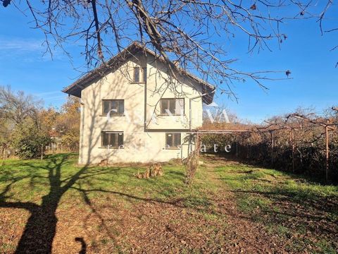 CASA NUEVA REAL ESTATE exclusively sells a house in the village of Trudovets, Botevgrad. The property is entirely flat, consisting of a plot of land with an area of 1530 sq.m. and the house built in it with a built-up area of 103 sq.m. About the hous...