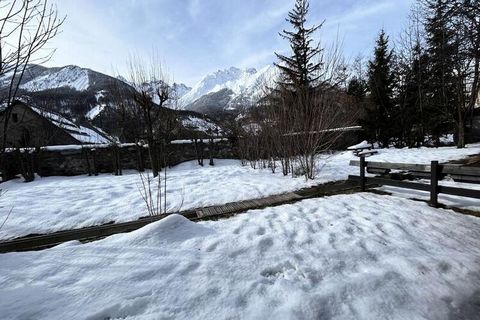 Appartement in rez-de-chaussé met een tuin van 30m2 De residentie Le Bourg ligt vlakbij het gratis vertrek van de zee, op 100 meter van de eerste handelszaken en op 600 meter van de remontées-mécaniques. L'appartement is samengesteld uit: - een premi...