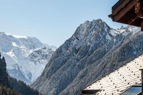 De residentie “Les Alpages de Champagny” is een comfortabel residentieel gehucht gelegen aan de ingang van het dorp, bestaande uit 6 grote chalets gebouwd op het platteland. Gelegen op het zuiden biedt het een prachtig uitzicht op het VANOISE-massief...