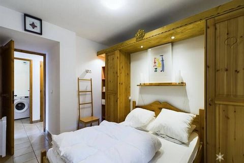 Residence les Chalets des Eucherts, in een recent gebouwd Savoyaards chalet, op 100 meter van de skiliften en winkels. CHEB1: 3-kamerappartement van 44m², ingedeeld 3*, op de 1e verdieping met lift. GRATIS WIFI Entree met meterkast, woonkamer met sla...