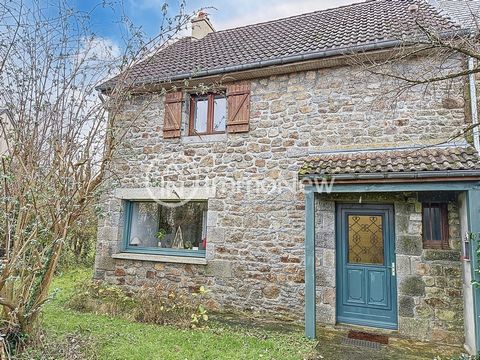 IMMONEW vous présente en exclusivité cette maison en pierres d'environ 90 m2 située dans le bourg de Carolles à proximité des commerces sur un terrain de 1376 m2 composée de: Au rez-de-chaussée: entrée, séjour avec poêle à granulés, cuisine ouverte, ...