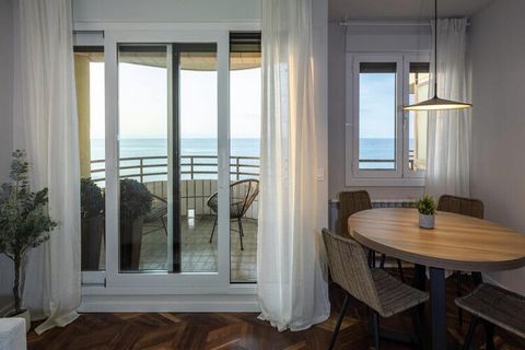 Welkom in dit charmante appartement in Zarautz, gelegen net boven het strand. Met drie tweepersoonsslaapkamers, twee badkamers en een volledig uitgeruste keuken is deze ruimte perfect voor mensen die op zoek zijn naar comfort en de nabijheid van de z...