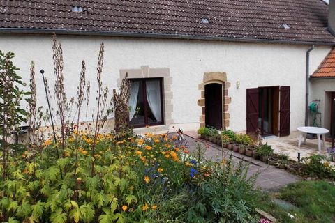 Onafhankelijke gîte in een oude boerderij uit de 17e eeuw, volledig gerenoveerd, harmonie van moderne en authentieke materialen (balken en bakstenen) grenzend aan het huis van de eigenaar. Paarden mogen in de weide bij de gîte staan. Begane grond: gr...